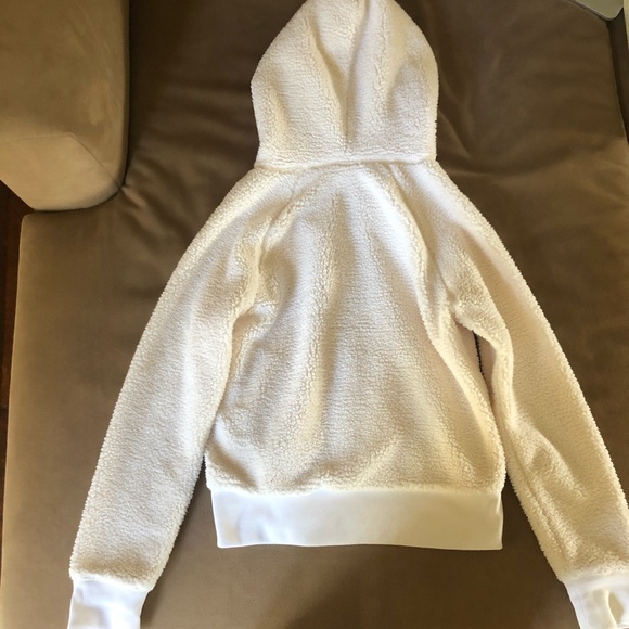 Gap Fuzzy White Jacket - Picture 2 of 3